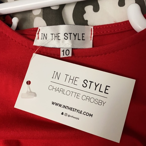 Red dresses - Picture 3 of 3